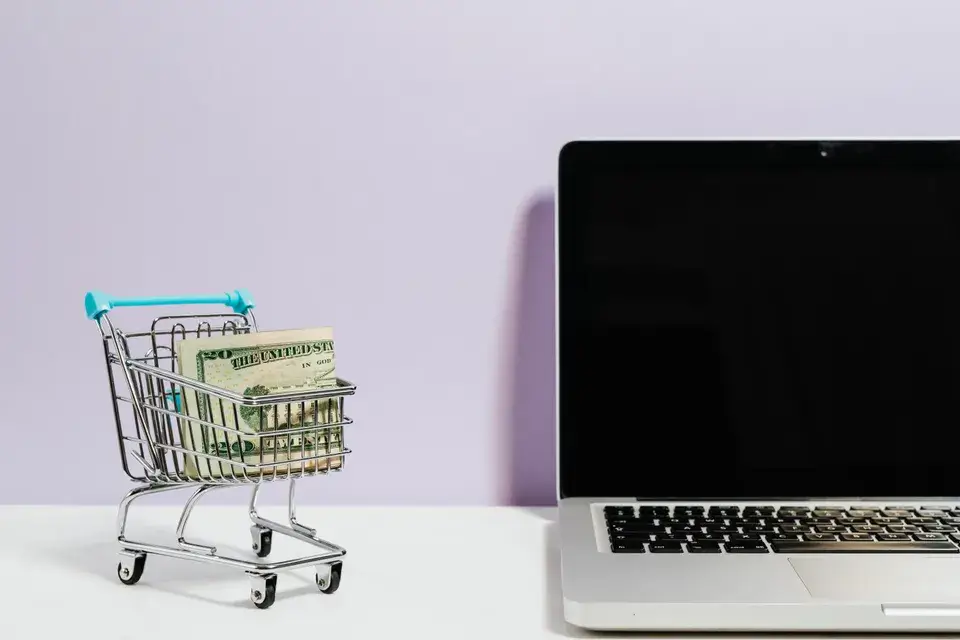 Attracting and Retaining Customers: A Guide for E-Commerce Startups